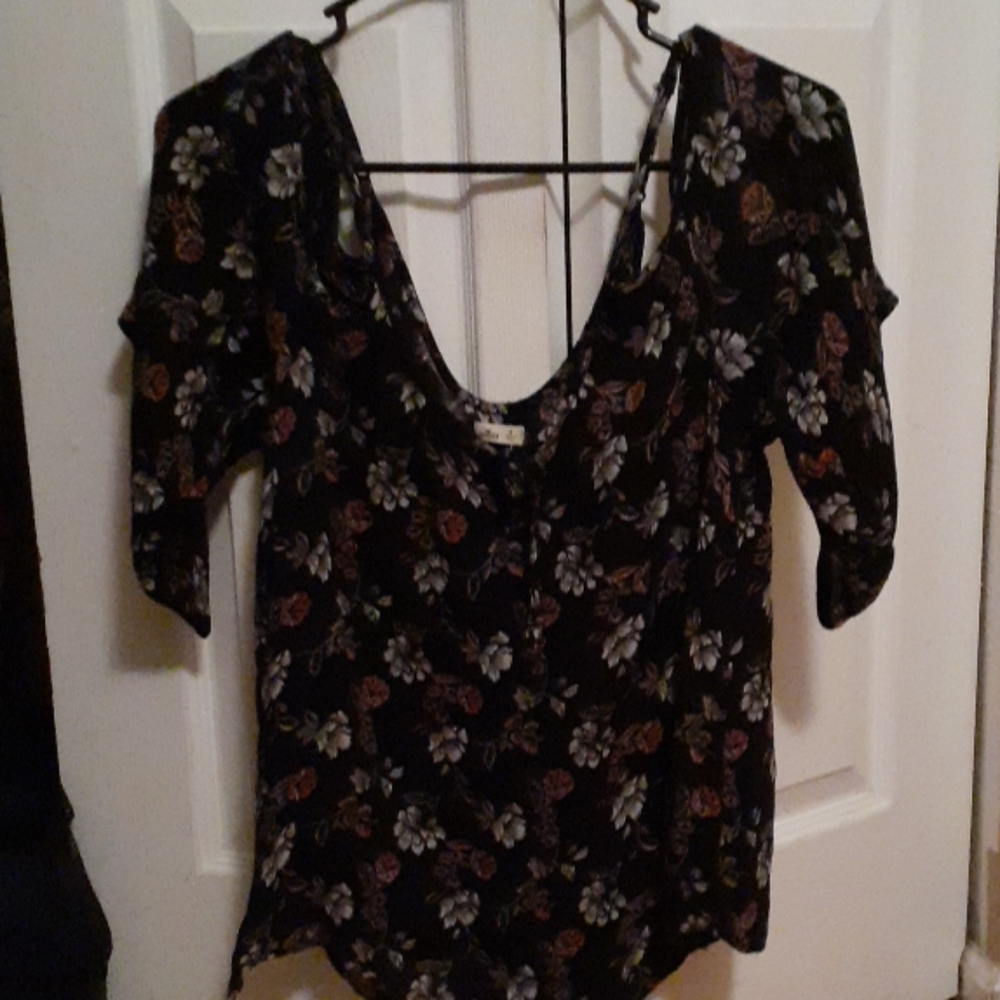 Hollister open shoulder top